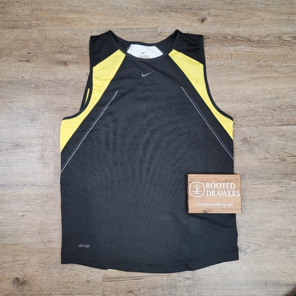 Nike Tops - Nike Athletic Top Sleeveless Shirt Black Yellow Activewear Athleisure Womens Sm